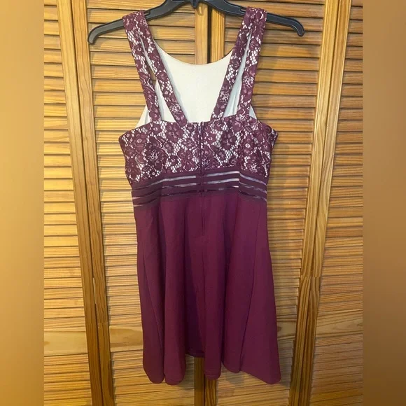 Formal Maroon Dress (Juniors) - Picture 4 of 5
